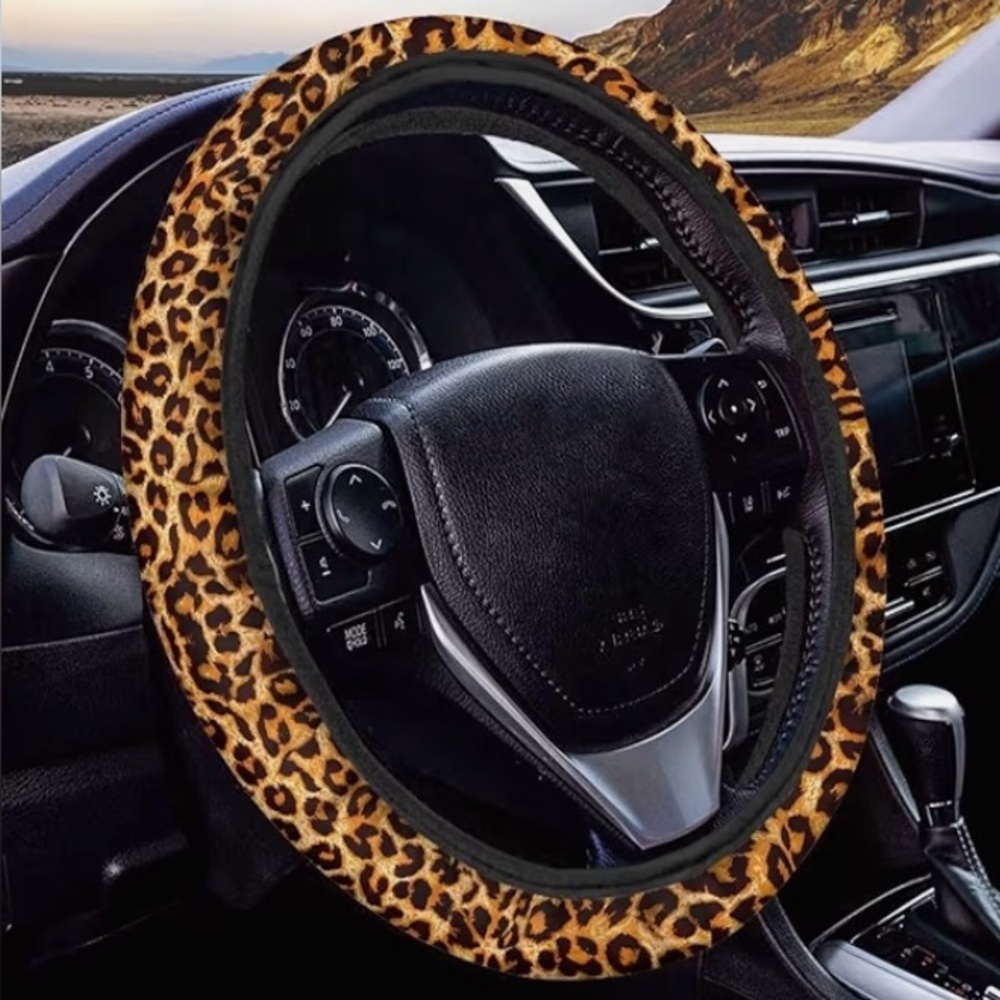 NWT No Label Neoprene 15in Animal Print Steering Wheel Cover